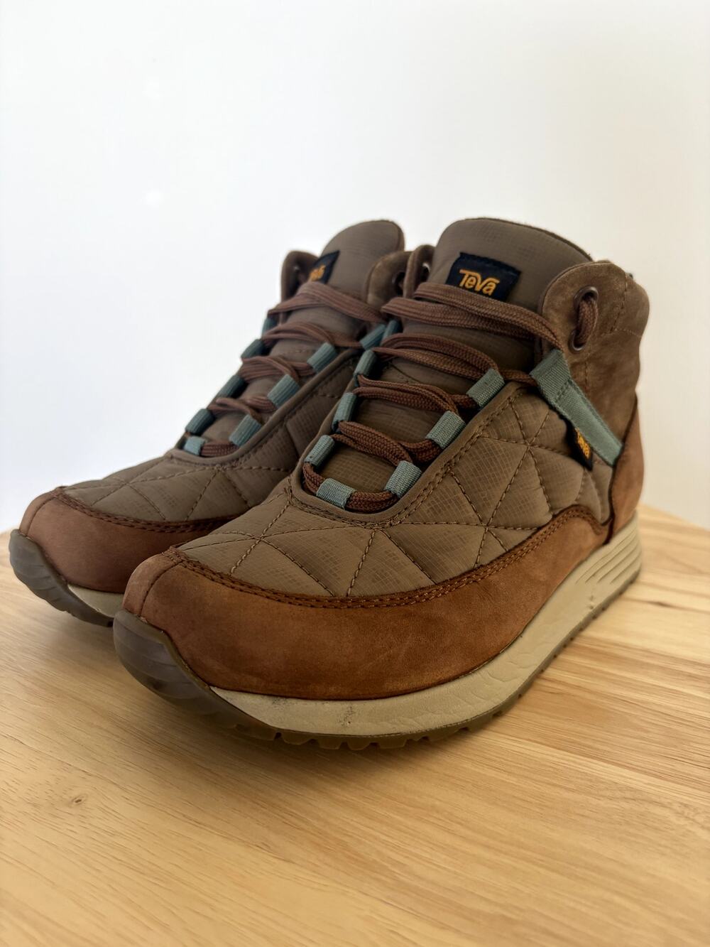 Teva Ember Commute Waterproof Boots Brown Quilted Leather Women Size 5.5